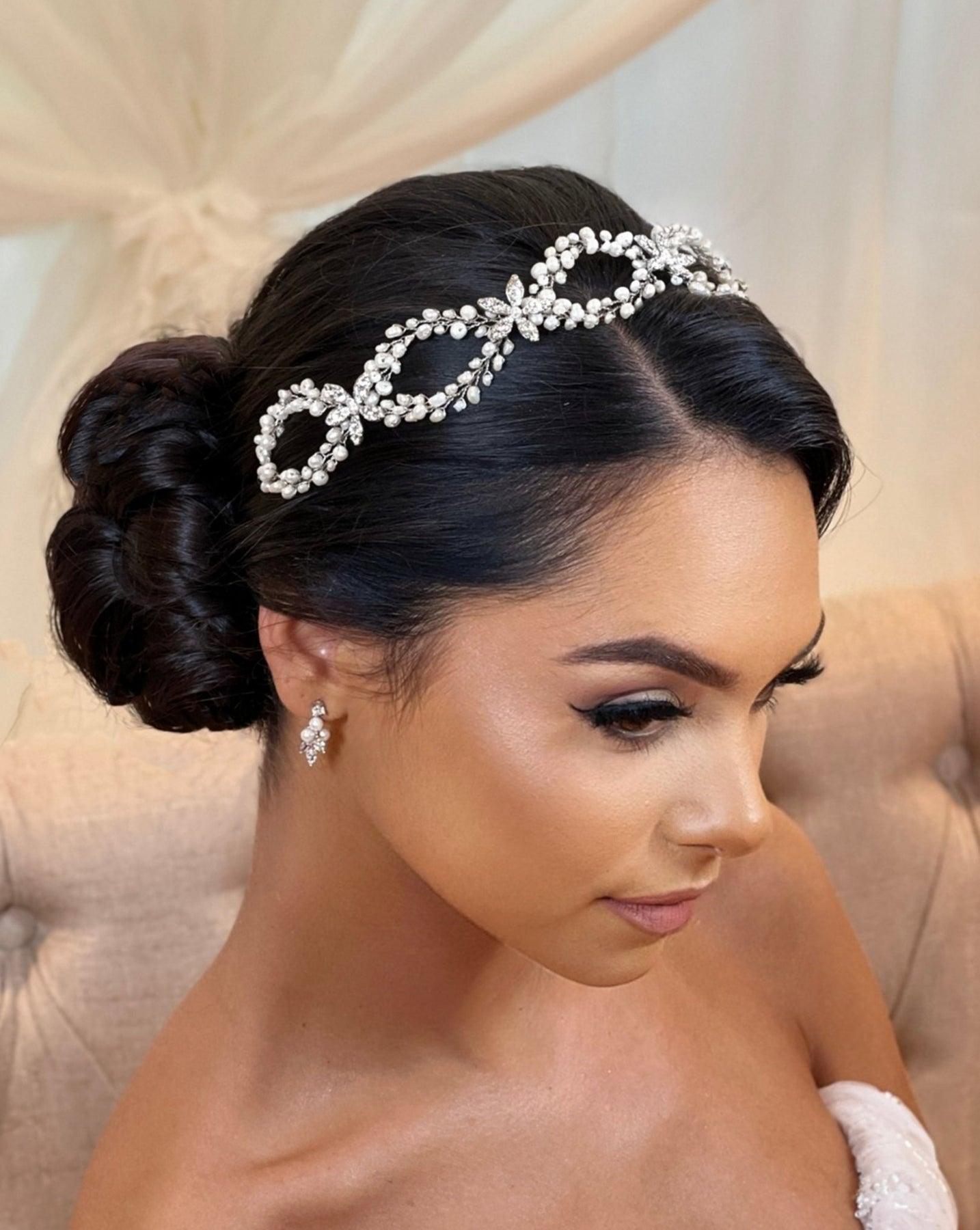 Classy Pearl And Flower Looping Vine Style No. 242708