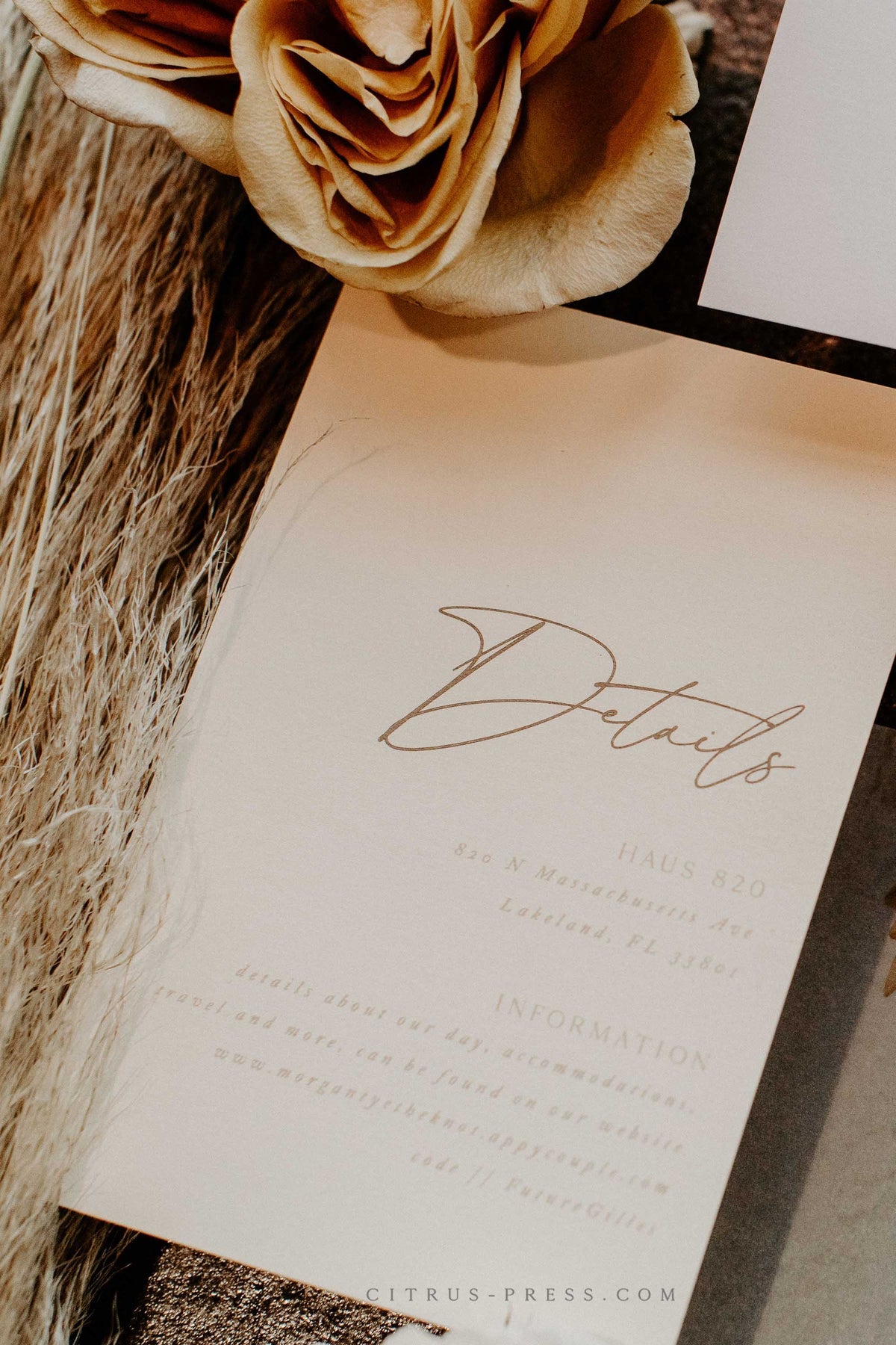 Minimal Enclosure Card | Elizabeth