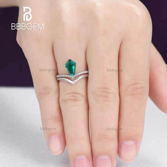 Fashion 9x6mm Pentagon Emerald Statement Ring Set Fancy Shape Step Cut Gemstone V Shaped Diamond Band Engagement Ring Set