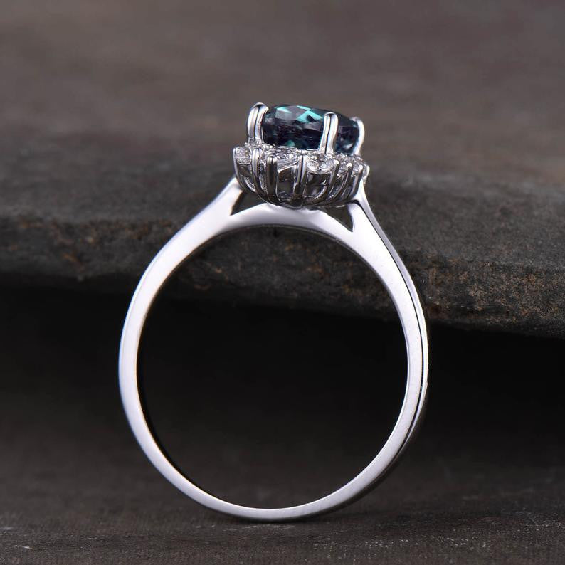 14K/18K Oval Cut Vintage Alexandrite Engagement Ring White Gold