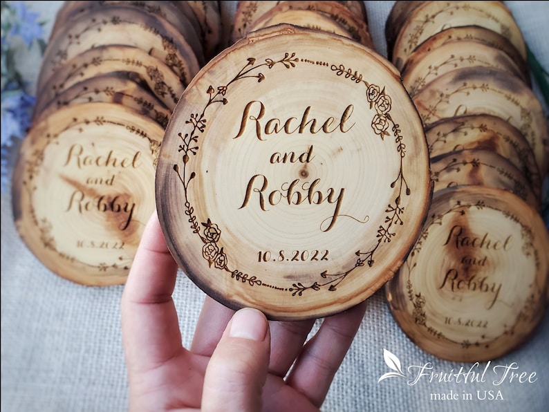 Engraved Wreath of Flowers Coasters Bulk Wedding Favors Leaves Personalized Names Natural Wedding décor Wooden Customized gifts for guests