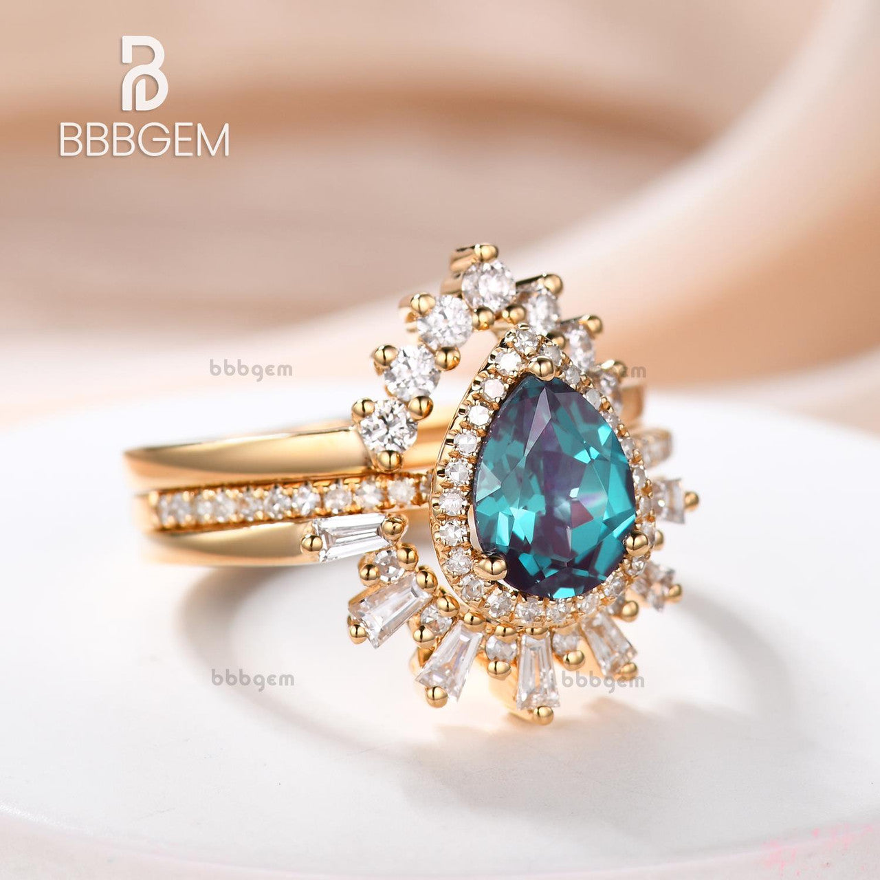 3pcs Pear Shaped Alexandrite Vintage Engagement Ring Wedding Set