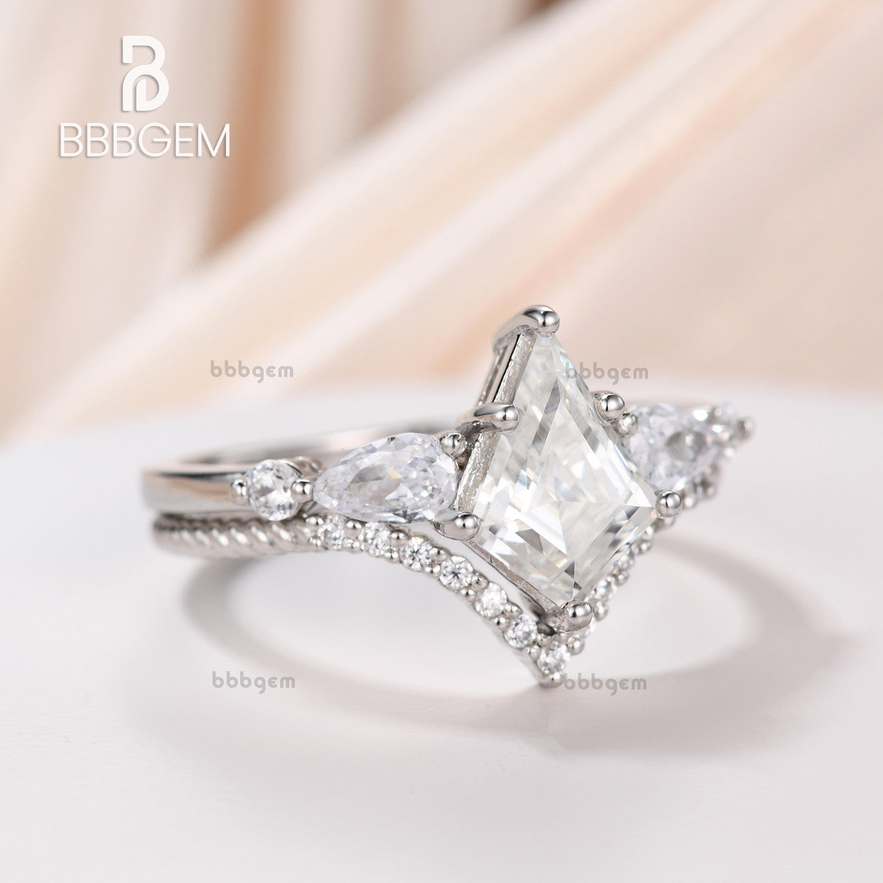 10x7mm Kite Cut VVS Moissanite Engagement Ring Three Stone White Gold Curved Moissanite Matching Band