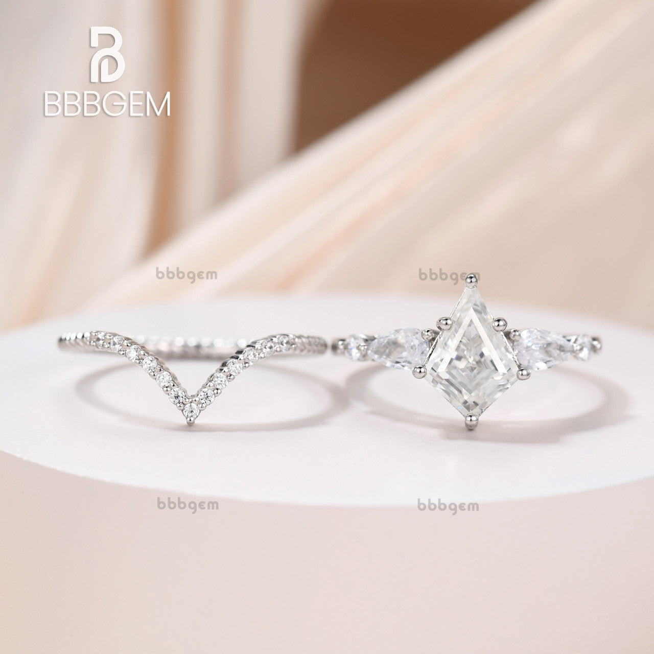 10x7mm Kite Cut VVS Moissanite Engagement Ring Three Stone White Gold Curved Moissanite Matching Band