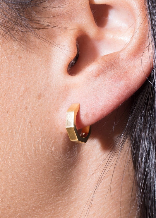 Heptagon Huggies 18K