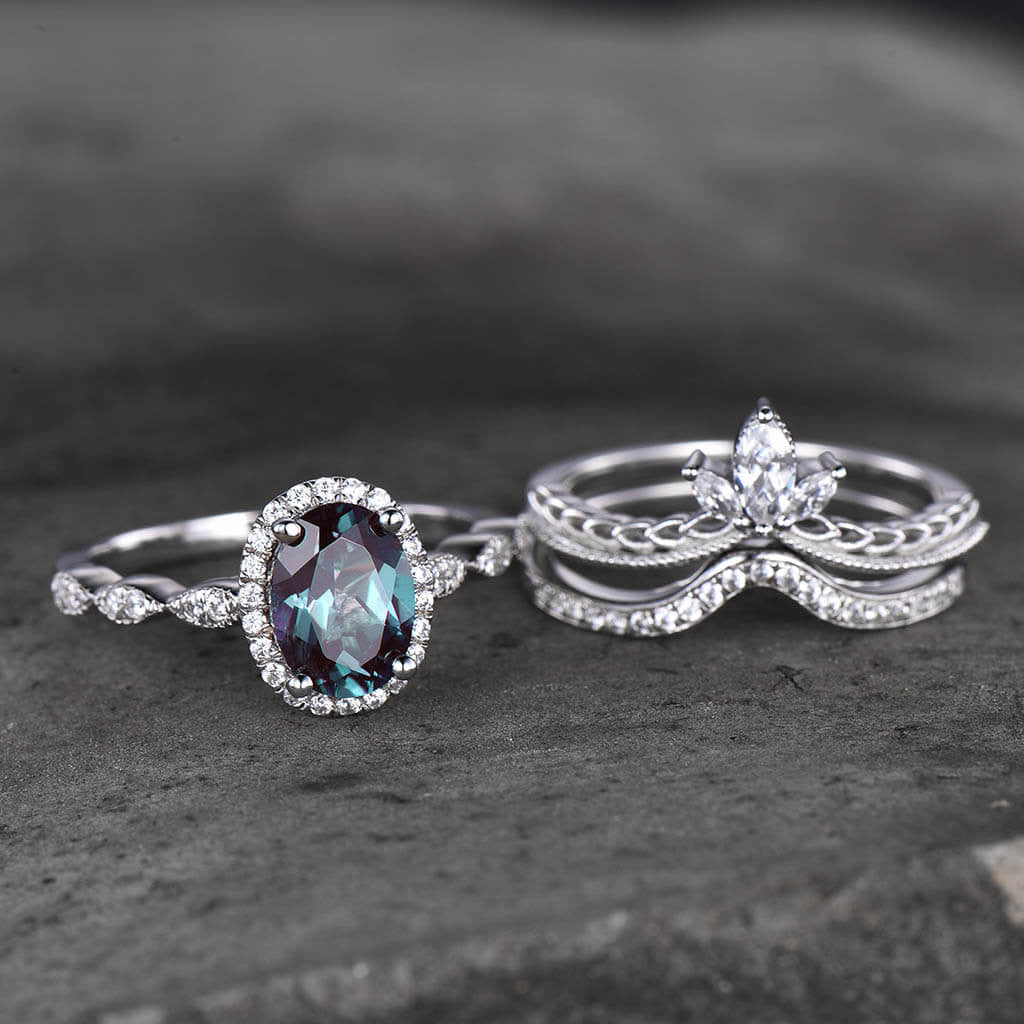 3pcs Oval Alexandrite Halo Diamond Engagement Ring Set