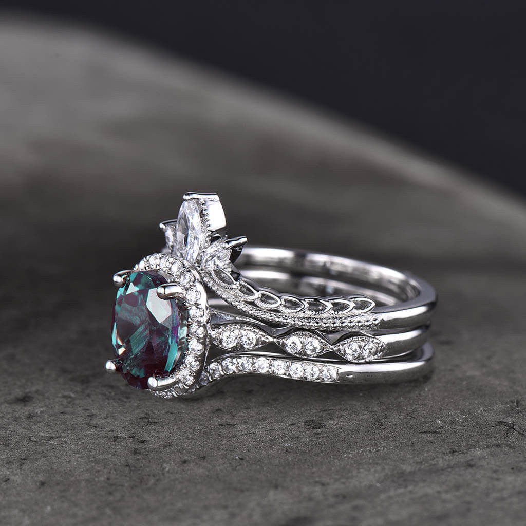 3pcs Oval Alexandrite Halo Diamond Engagement Ring Set