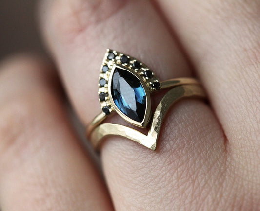 Ivona Blue Sapphire Diamond Ring