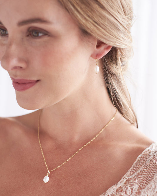 Simple Pearl Pendant Set