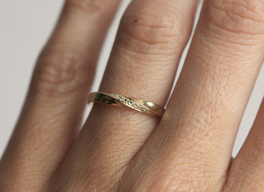 Ksena Twisted Wedding Ring With Diamonds