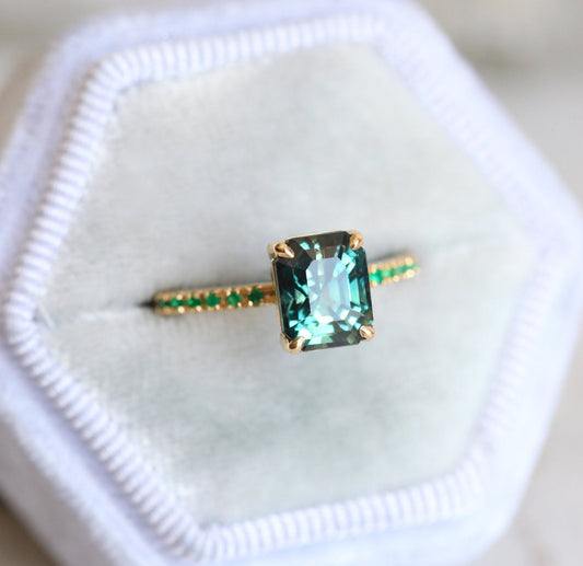 Mariana Sapphire Emerald Ring