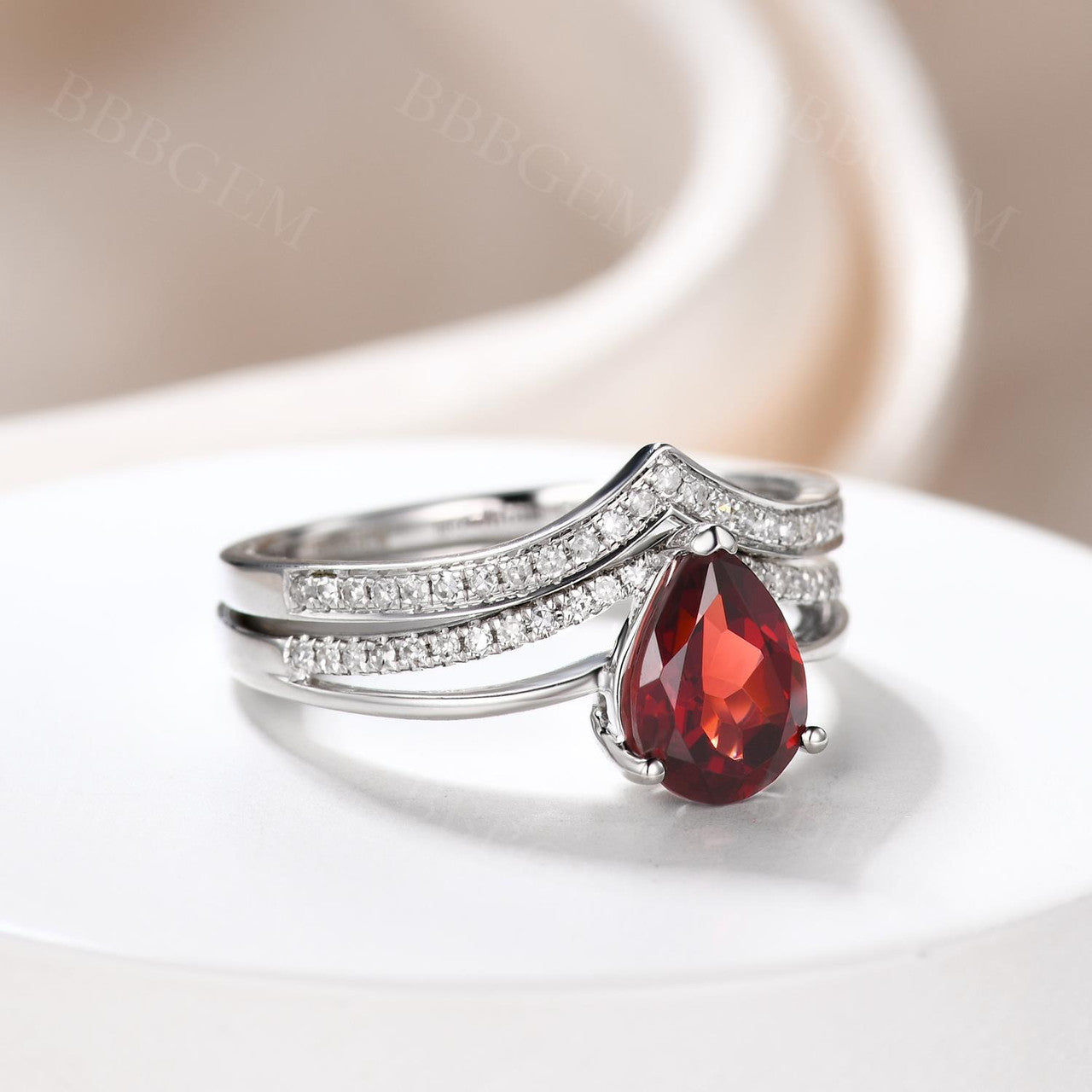 1.1 Carat Pear Shaped Garnet Wedding Set Diamond Engagement Ring 14k White Gold Curved V matching band