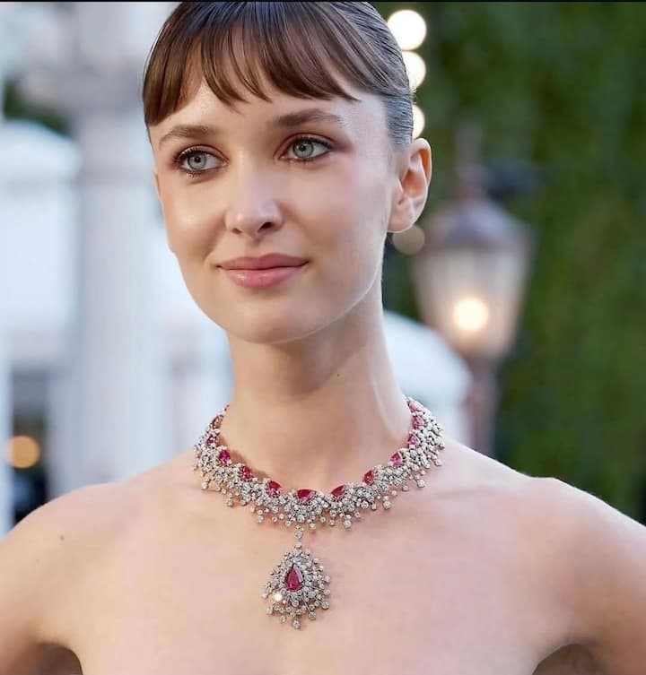 Silky, Smooth Hairstyles By Mayra