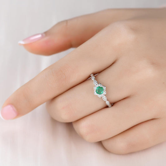 Dainty Natural Emerald Engagement Rings For Mother Scalloped Band 5mm Round Floral