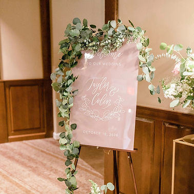 Vertical Welcome Wedding Sign with Wreath Illustration