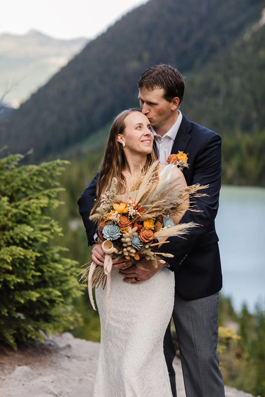 Traditional Style Bouquet (Little Greenery, Rounded Shape) Florist Offer