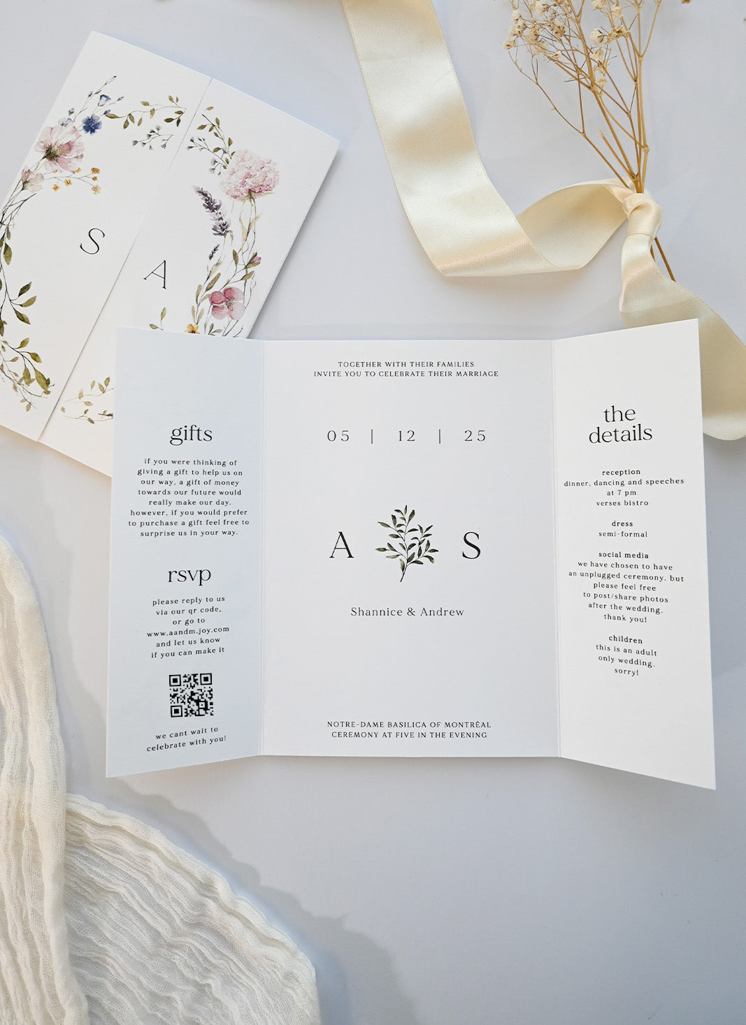 Jardin Wedding Invitations by Shab M.