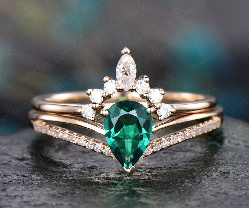 5x7mm Emerald Engagement Ring Set Yellow Gold 2pcs Split Shank Diamond Moissanite Matching Band Unique Crown Wedding Bridal Promise Ring