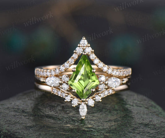 3pcs Kite Cut Peridot Engagement Ring Set 14k Yellow Gold Art Deco Unique Wedding Bridal Ring Set Moissanite Ring For Women Fine Jewelry